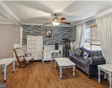 914 Schuyler Place - Photo Thumbnail 1