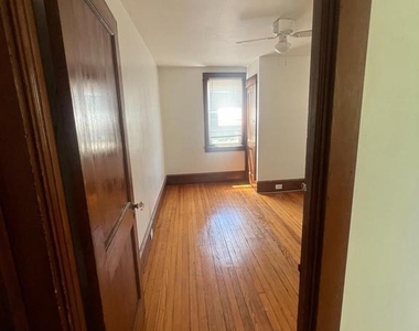 20 Normal Boulevard - Photo Thumbnail 14