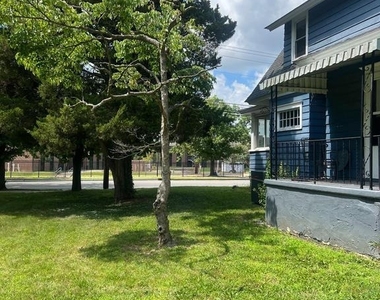 20 Normal Boulevard - Photo Thumbnail 16