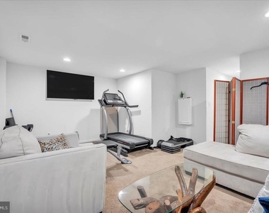 111 Village Green Lane - Photo Thumbnail 18