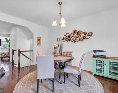 111 Village Green Lane - Photo Thumbnail 8