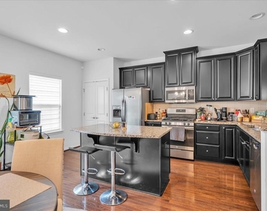111 Village Green Lane - Photo Thumbnail 7
