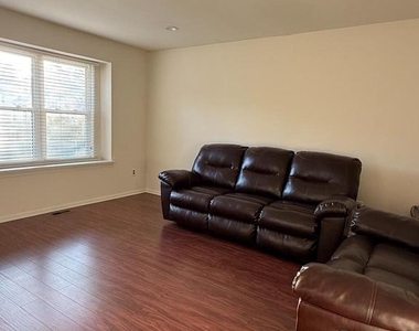 5 Westbury Drive - Photo Thumbnail 6