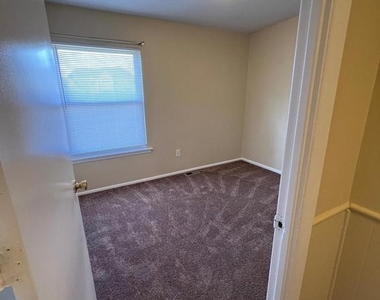18 Lerner Court - Photo Thumbnail 11