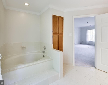 14672 Brougham Way - Photo Thumbnail 36