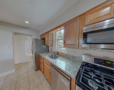 2410 Dexter Avenue - Photo Thumbnail 7