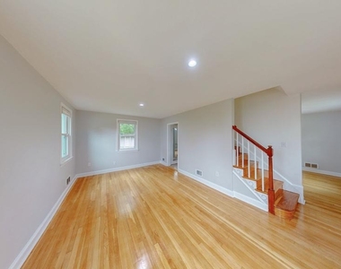 2410 Dexter Avenue - Photo Thumbnail 4