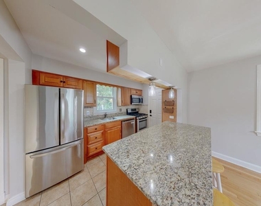 2410 Dexter Avenue - Photo Thumbnail 6