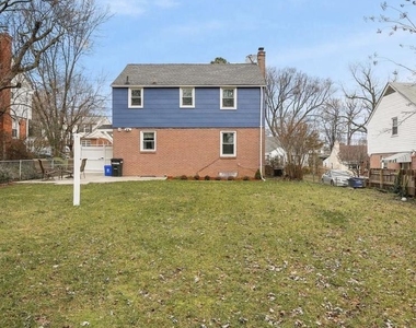 2410 Dexter Avenue - Photo Thumbnail 7