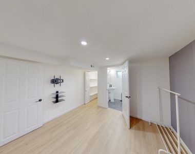 2410 Dexter Avenue - Photo Thumbnail 8