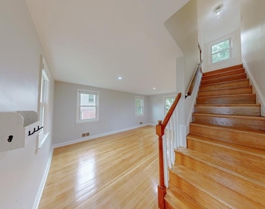 2410 Dexter Avenue - Photo Thumbnail 3