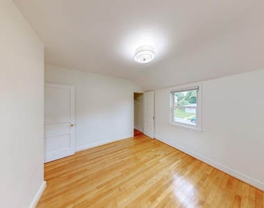 2410 Dexter Avenue - Photo Thumbnail 12