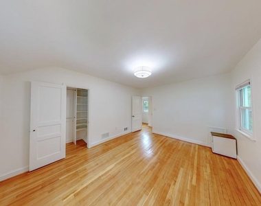 2410 Dexter Avenue - Photo Thumbnail 15