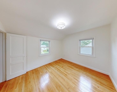 2410 Dexter Avenue - Photo Thumbnail 11