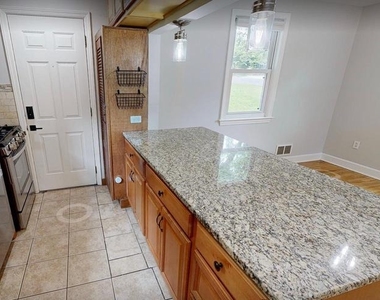 2410 Dexter Avenue - Photo Thumbnail 6