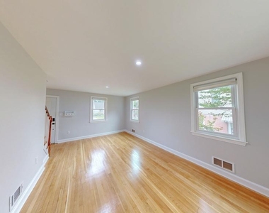 2410 Dexter Avenue - Photo Thumbnail 17