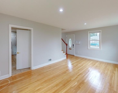 2410 Dexter Avenue - Photo Thumbnail 16