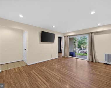 20220 Shipley Terrace - Photo Thumbnail 8