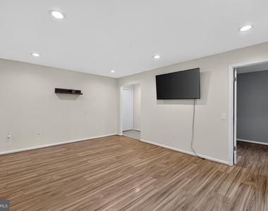 20220 Shipley Terrace - Photo Thumbnail 7