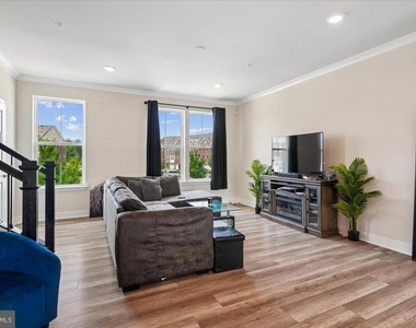 5322 Phillis Wheatley Pl - Photo Thumbnail 4
