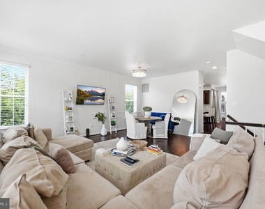 11360 Sandhurst Place - Photo Thumbnail 6