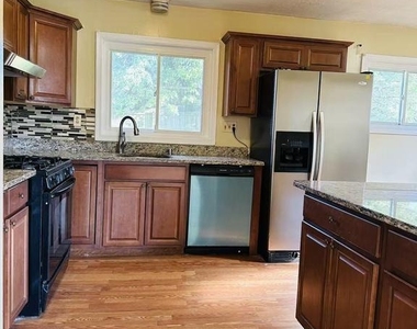 11 Wendslow Road - Photo Thumbnail 4
