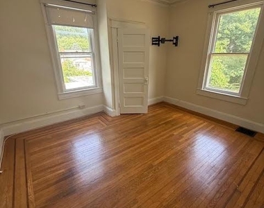 6408 Brook Avenue - Photo Thumbnail 3