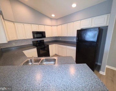 3003 Heather Drive - Photo Thumbnail 17