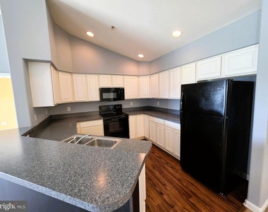 3003 Heather Drive - Photo Thumbnail 2