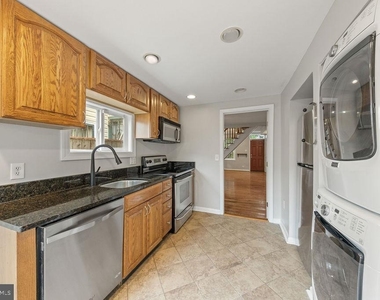 1124 C Street Ne - Photo Thumbnail 8