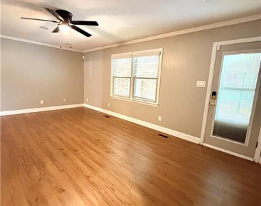 514 N Ballance Street - Photo Thumbnail 3