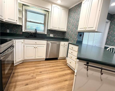 514 N Ballance Street - Photo Thumbnail 6