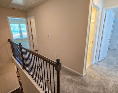 306 Villanova Drive - Photo Thumbnail 13