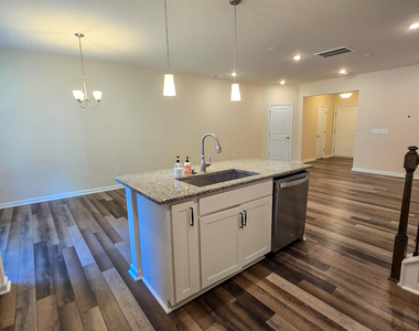 306 Villanova Drive - Photo Thumbnail 12