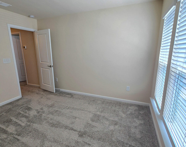306 Villanova Drive - Photo Thumbnail 28