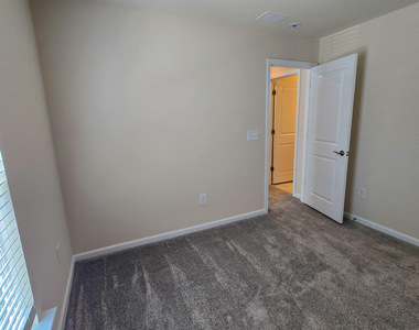 306 Villanova Drive - Photo Thumbnail 23
