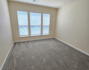 306 Villanova Drive - Photo Thumbnail 25