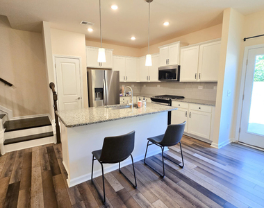 306 Villanova Drive - Photo Thumbnail 9