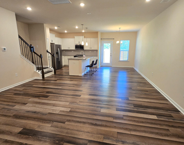 306 Villanova Drive - Photo Thumbnail 4