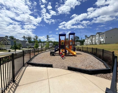 319 Aster Bloom Lane - Photo Thumbnail 34