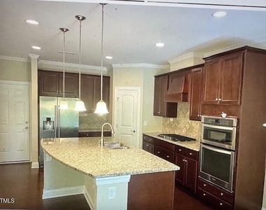 528 Fumagalli Drive - Photo Thumbnail 5