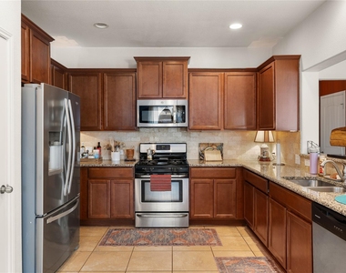 633 Schefer St - Photo Thumbnail 12