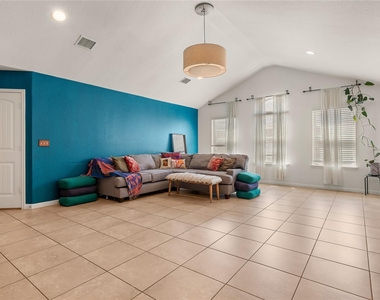 633 Schefer St - Photo Thumbnail 7
