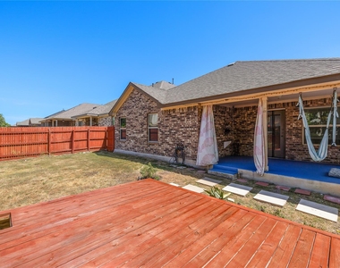 633 Schefer St - Photo Thumbnail 27
