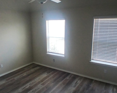 195 Living Reef Dr - Photo Thumbnail 8