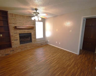 1802 Rawhide Loop - Photo Thumbnail 3