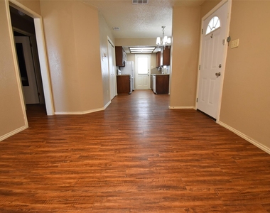 1802 Rawhide Loop - Photo Thumbnail 8