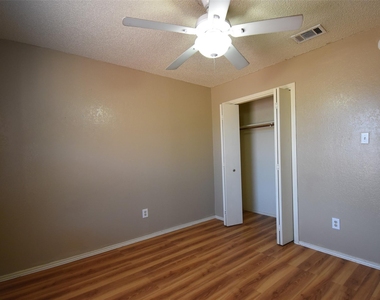 1802 Rawhide Loop - Photo Thumbnail 12