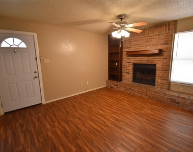1802 Rawhide Loop - Photo Thumbnail 2