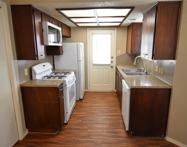 1802 Rawhide Loop - Photo Thumbnail 5